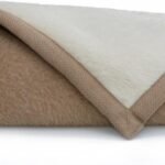 Erleben Sie natürlichen Luxus mit der Ritter Decken Alpaka Decke Lima Star aus 100% feinstem Alpaka – weich, elegant und nachhaltig gefertigt.