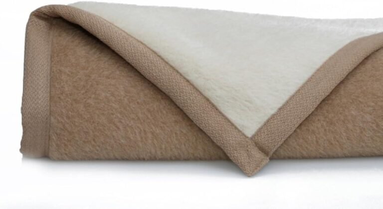 Erleben Sie natürlichen Luxus mit der Ritter Decken Alpaka Decke Lima Star aus 100% feinstem Alpaka – weich, elegant und nachhaltig gefertigt.